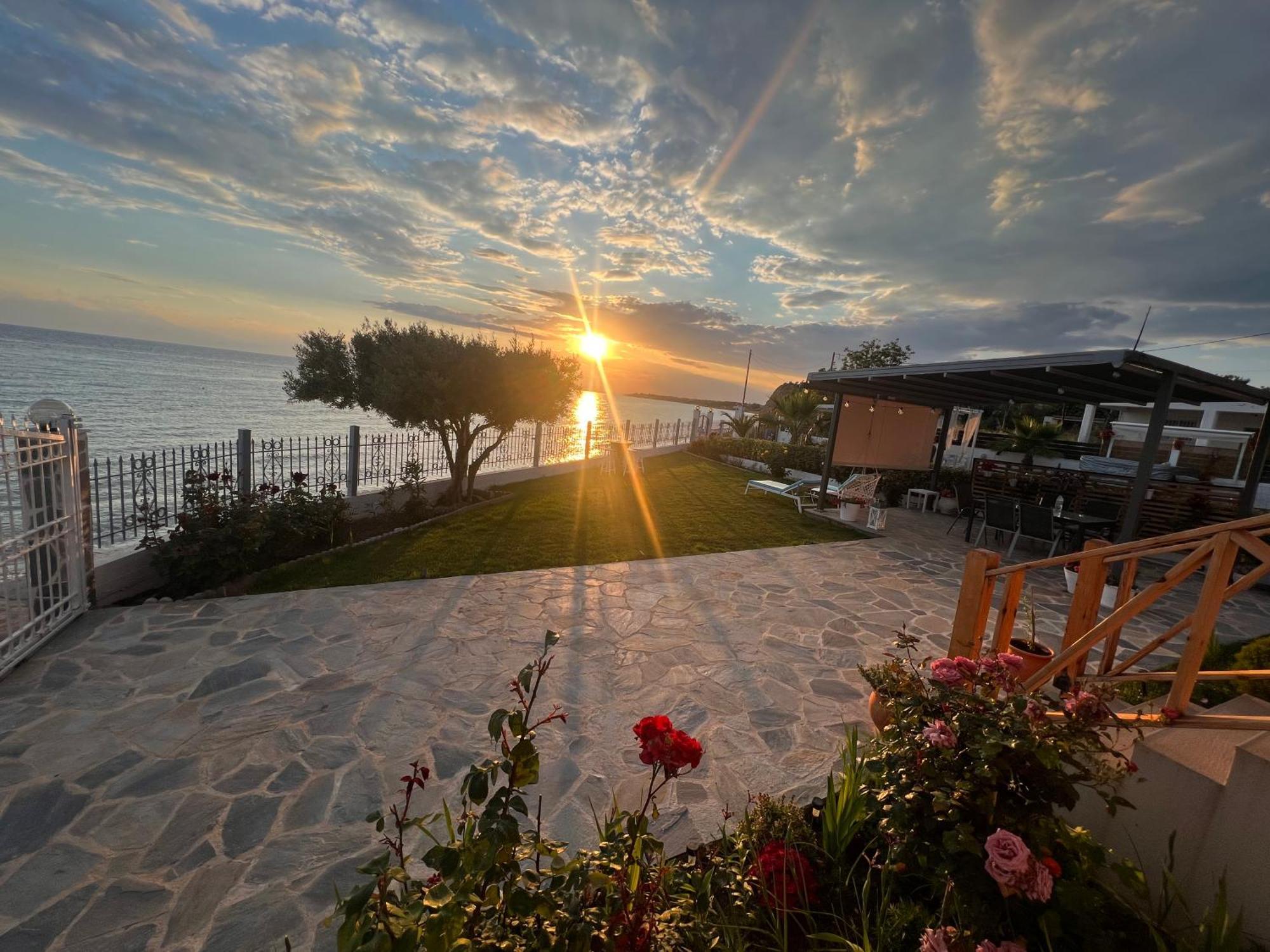 Beachfront Villa Athina Vergia Exteriér fotografie